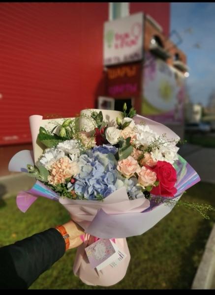 Как узнать, какие цветы нравятся девушке?
Привет, дорогие. Знаем, она прекрасна! В животе порхают бабочки,..