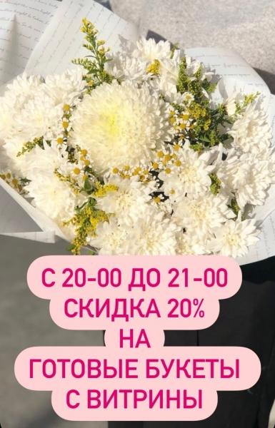 Гортензия переводится с греческого как "сосуд с водой". А все потому, что это очень влаголюбивый..