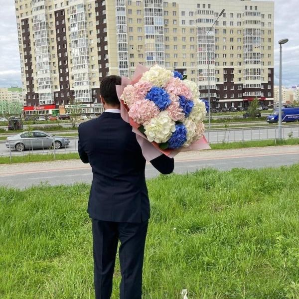 Хотите преподнести возлюбленной пышный букет, который будет напоминать воздушные облака? 
Советуем выбрать..