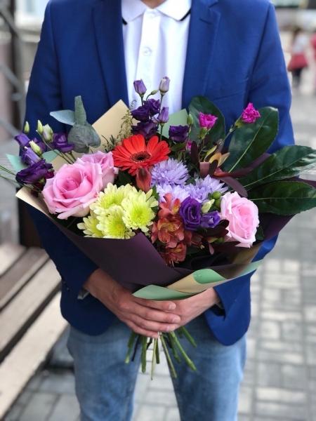 Любите этот день за то, что жить Вам в нём разрешено.  За то, что утро так красиво, за..