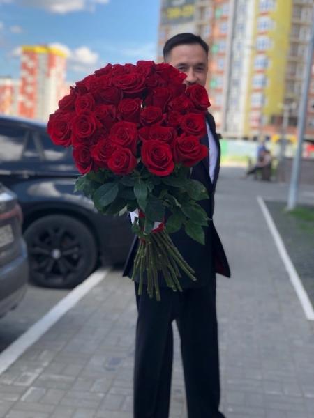 Классика, которая никогда не выйдет из моды  
 
Букет из красных ароматных роз  беспроигрышный вариант на..