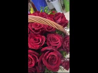 Подготовили для вас подборку букетиков в корзинах. 

Это топ-букеты. Мы может сделать их в любом стиле, в любой..