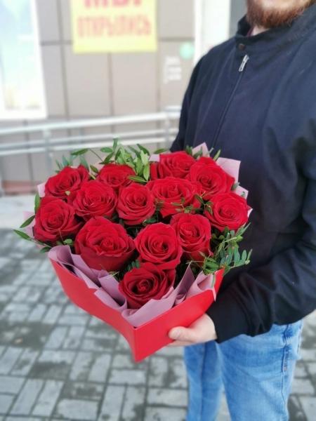 РАЗВЕИВАЕММИФЫ
 
Сегодня мы рассмотрим, какие популярные мифы про уход за розой являются правдой, а какие..