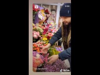 Счастье, там - где хорошее настроение... 
Радуйтесь каждому светлому моменту жизни! 
 
С Добрым утром!

Оформить..