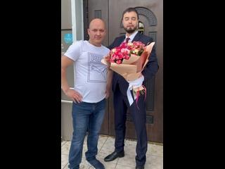 Сегодня устроили фотосессию с букетами.
Оцените по десятибалльной шкале работы флориста и фотографа
Не..