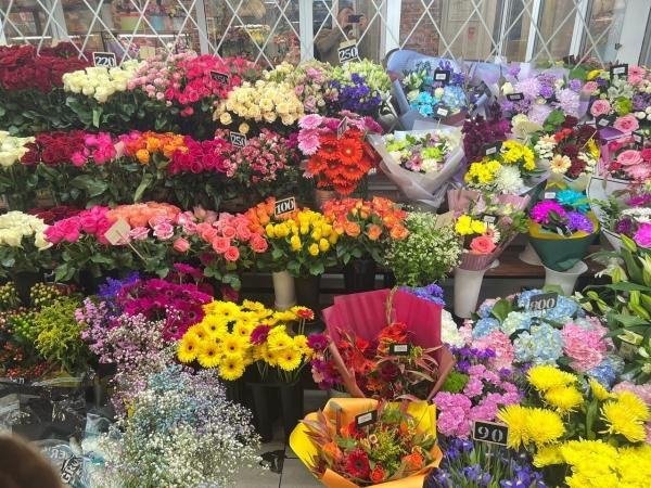 Дорогой гость страницы, если Вы в раздумьях заказать букет у нас, Вы не сомневайтесь
ЗАКАЗЫВАЙте:
1..