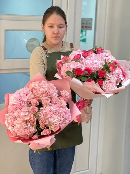 Смотрите подборку  букетов в товарах, в нашей группе...