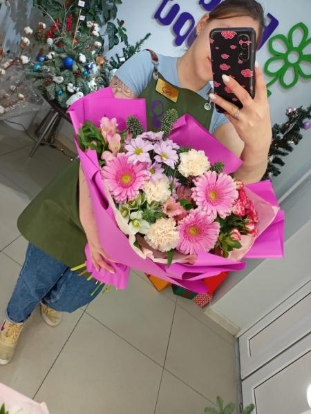 У нас ежедневная акция на готовые букеты  
С 20.00 до 21.00. Скидка 20%.
Все букеты из свежих..