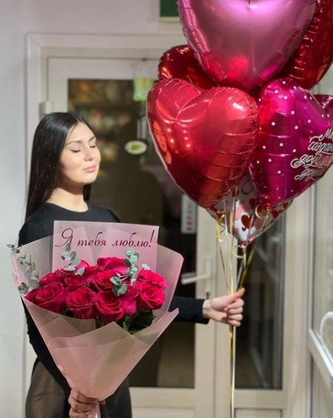 Букеты с надписями &laquo;Я ТЕБЯ ЛЮБЛЮ&raquo;. 
Фольгированное сердце  350  без..